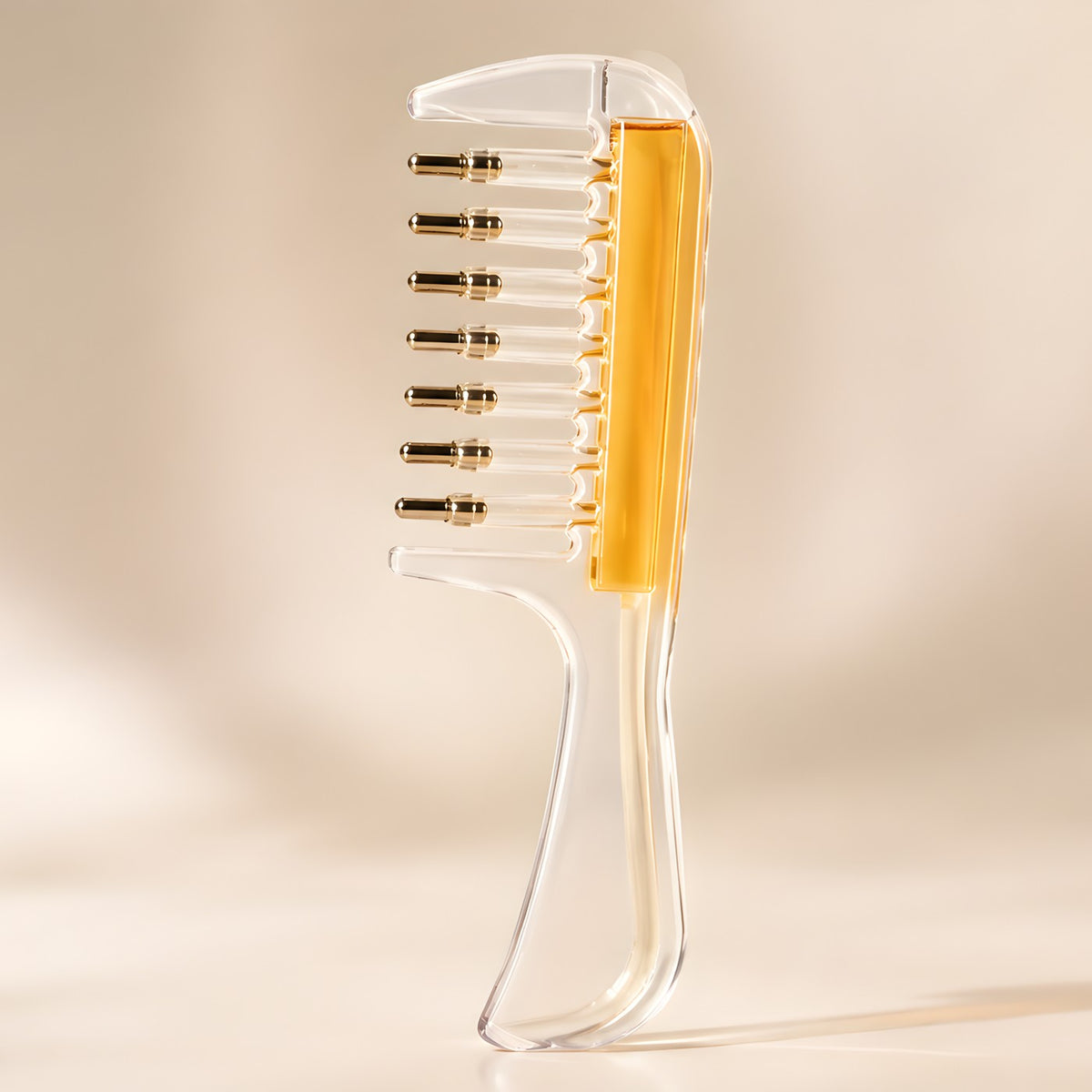 Peine aplicador de aceite, detalle de los dientes metálicos